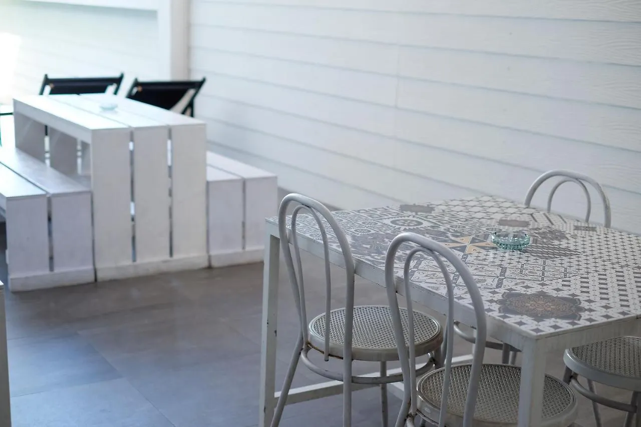 Albergue Dip & Doze Living Canggu Hostal
