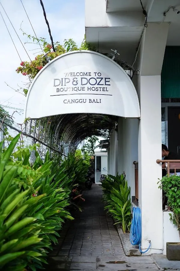 Albergue Dip & Doze Living Canggu