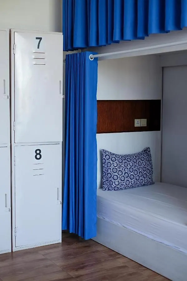 Albergue Dip & Doze Living Canggu Hostal